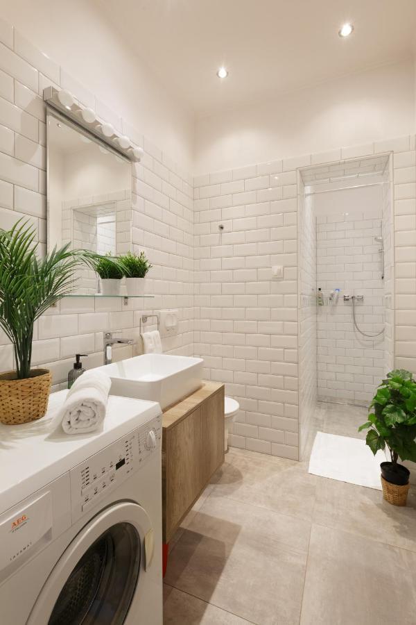 Red Dot Two - New Unit In The Heart Of Party Town Apartment Budapesta Exterior foto