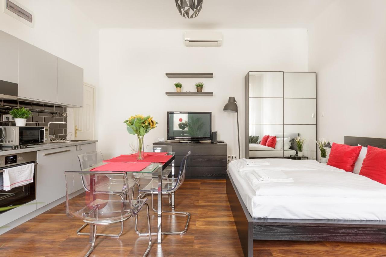 Red Dot Two - New Unit In The Heart Of Party Town Apartment Budapesta Exterior foto