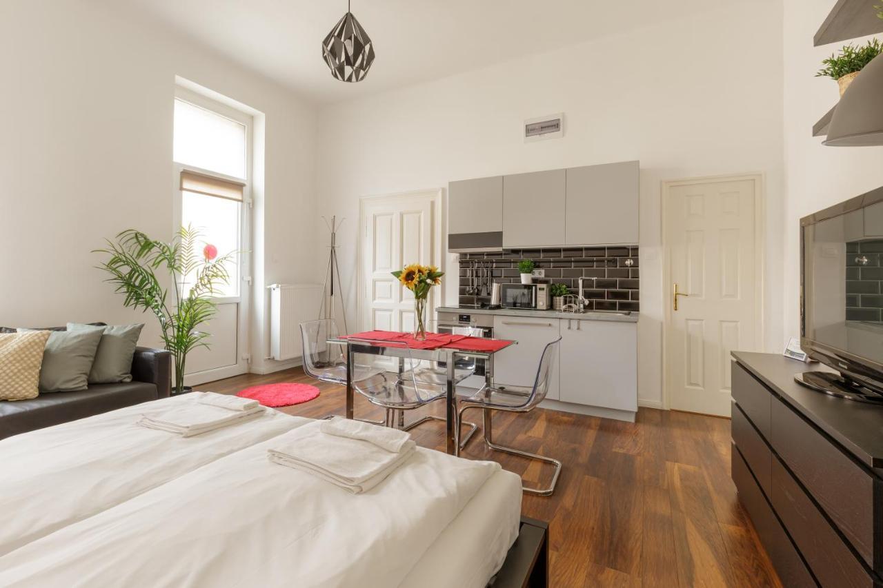 Red Dot Two - New Unit In The Heart Of Party Town Apartment Budapesta Exterior foto